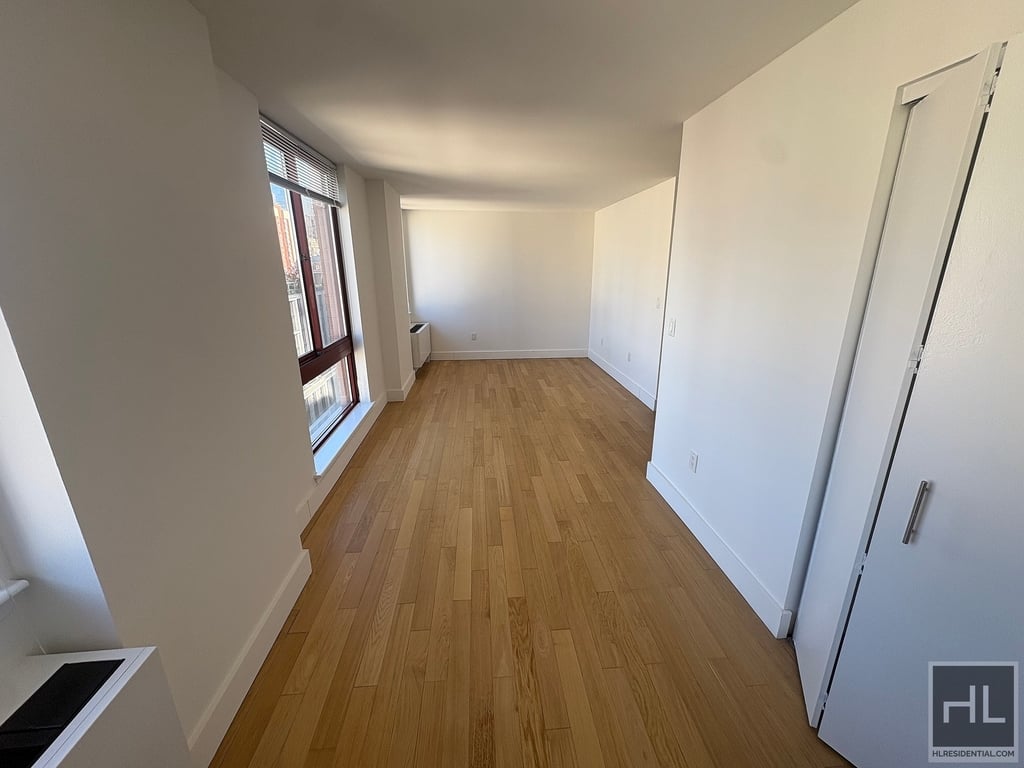 West 35th Street - Photo 1