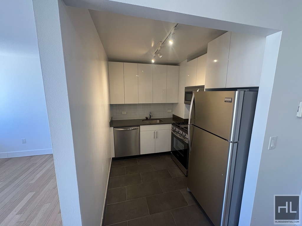 West 35th Street - Photo 2