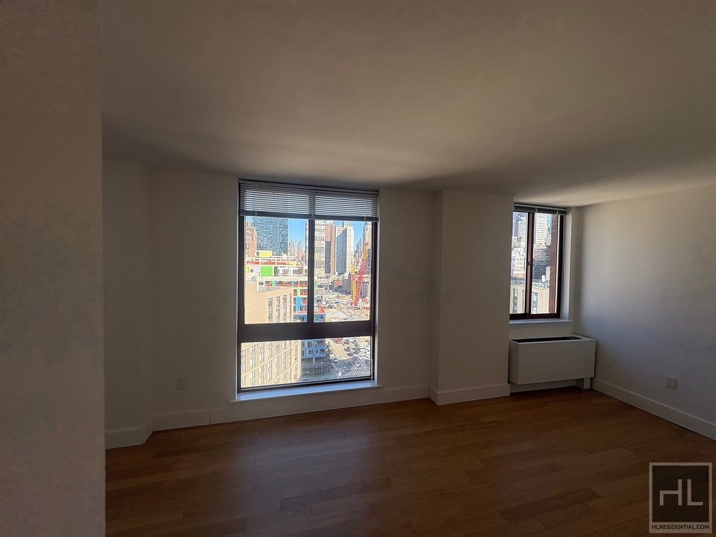 West 35th Street - Photo 3