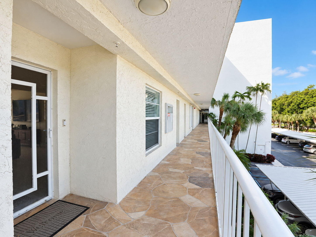1 Harbourside Drive - Photo 3