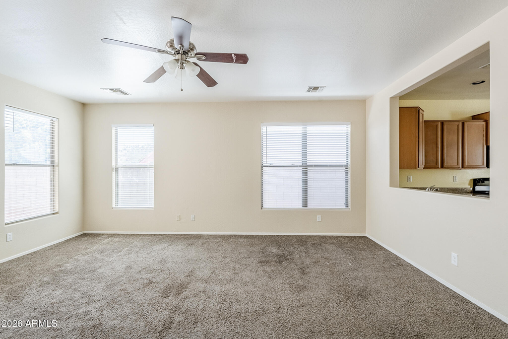 10017 W Raymond Street - Photo 3