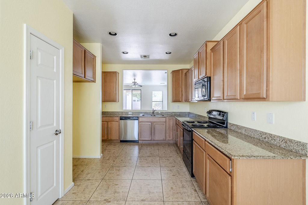 10017 W Raymond Street - Photo 6