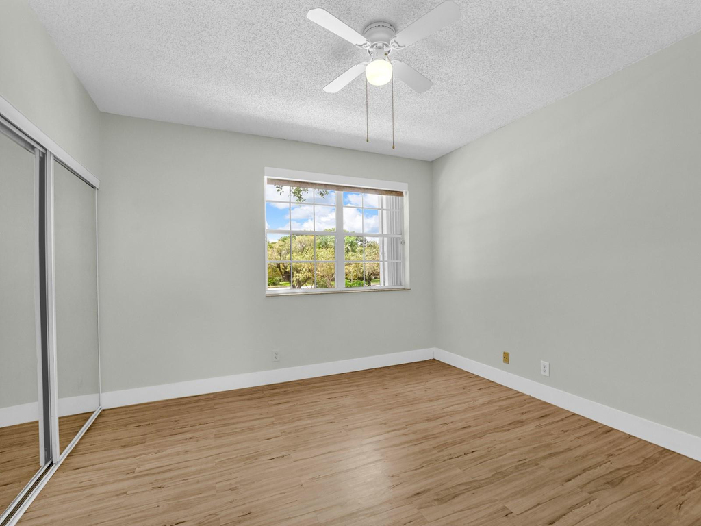 219 Mallory Court - Photo 18