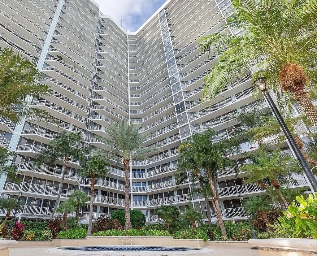 7601 E Treasure Drive - Photo 15