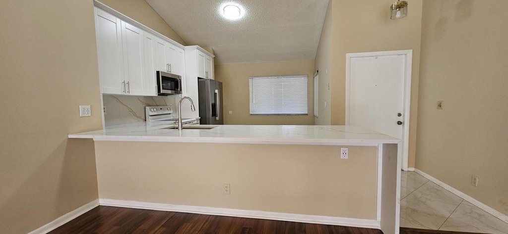 7225 Solandra Lane - Photo 1