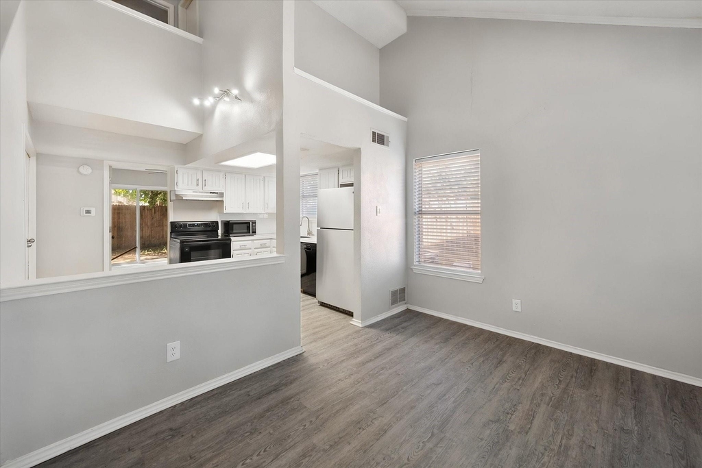 311 Kings Way Drive - Photo 4