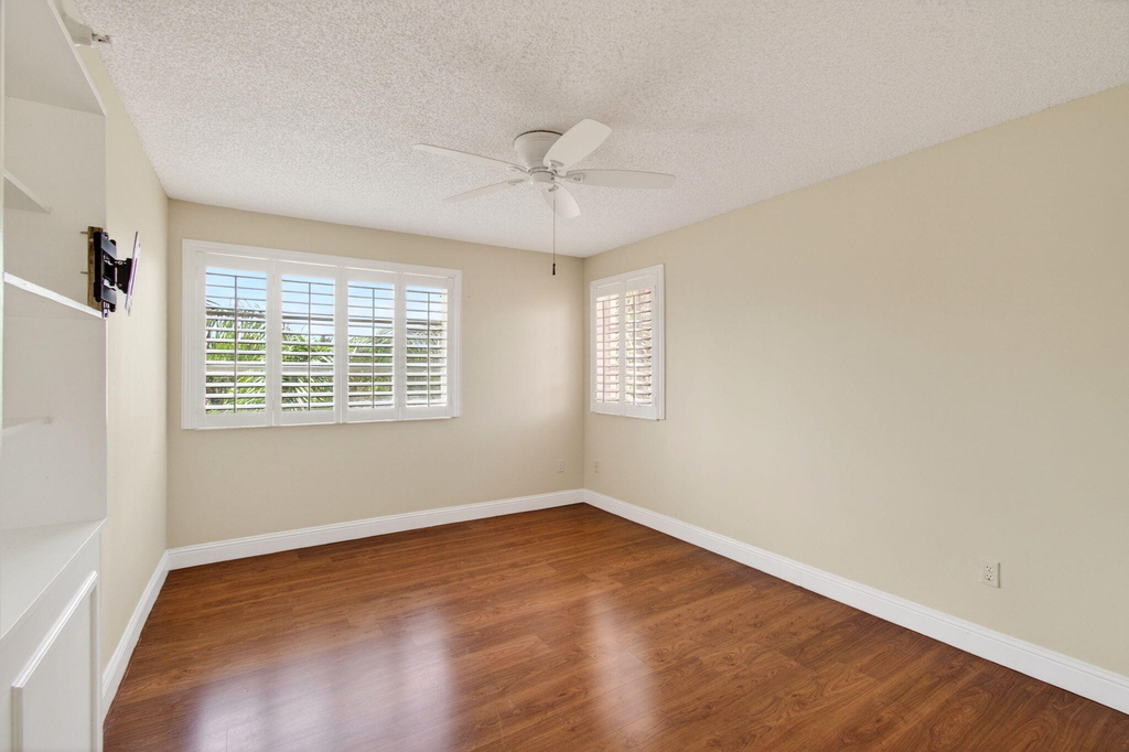 157 Yacht Club Way - Photo 15