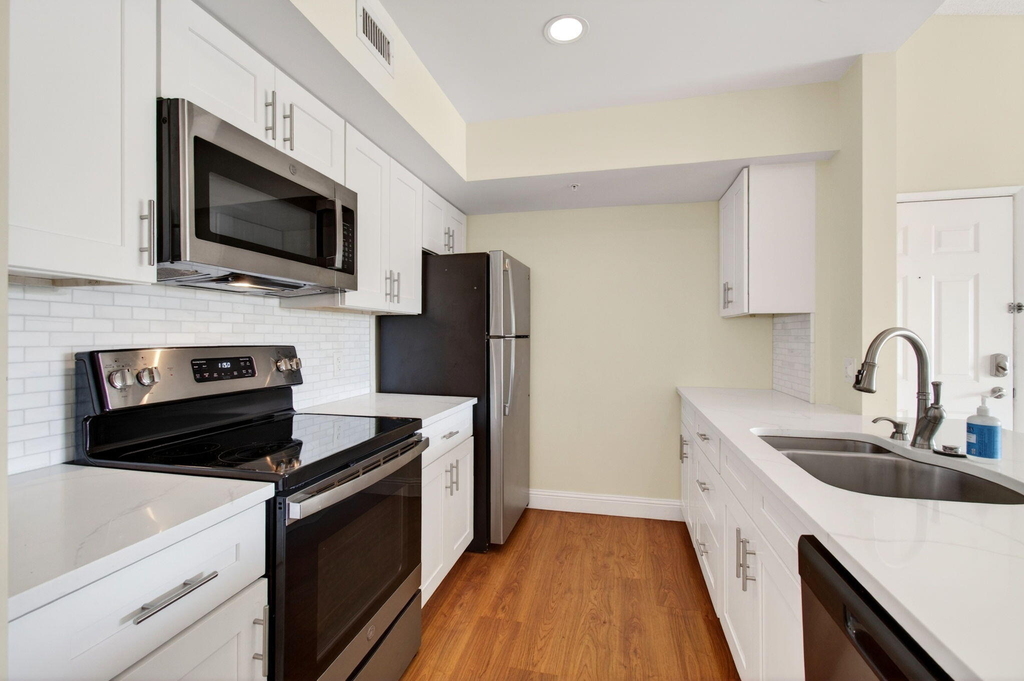 157 Yacht Club Way - Photo 6