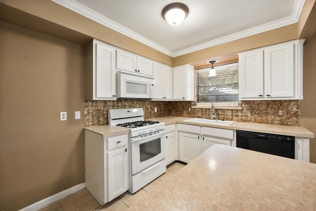 1606 Ridge Court - Photo 15