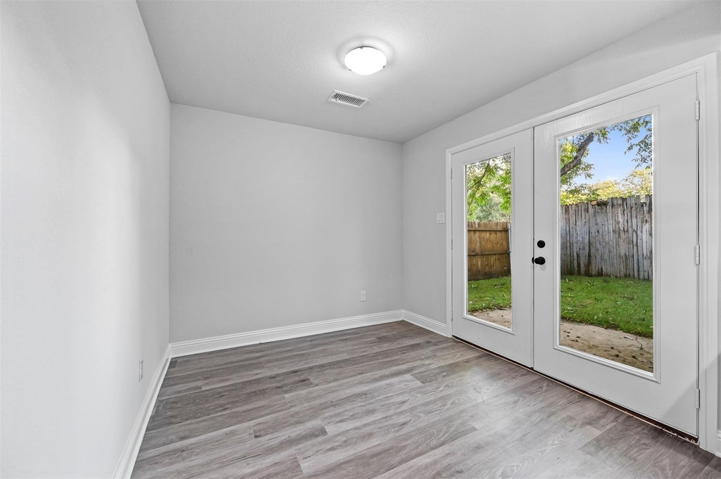 2640 Santa Barbara Drive - Photo 3