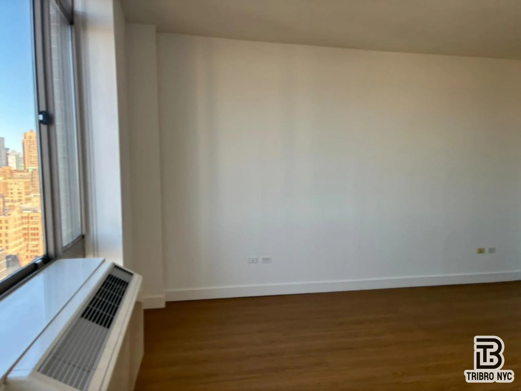 777 6th Avenue - Photo 5