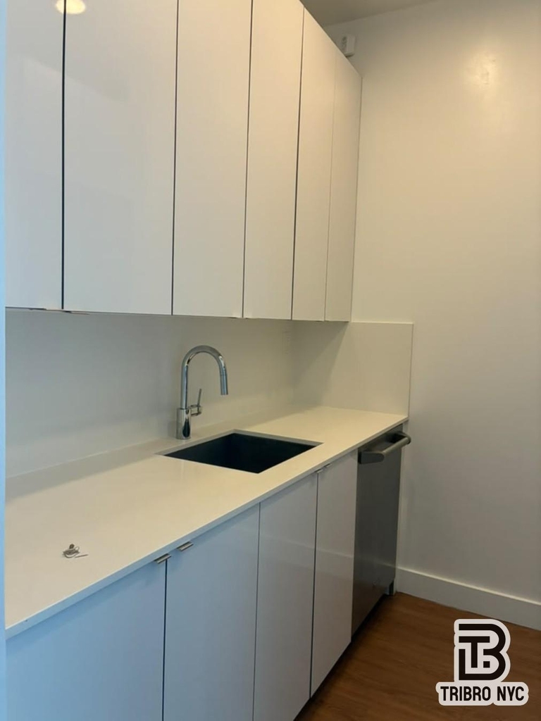 777 6th Avenue - Photo 1