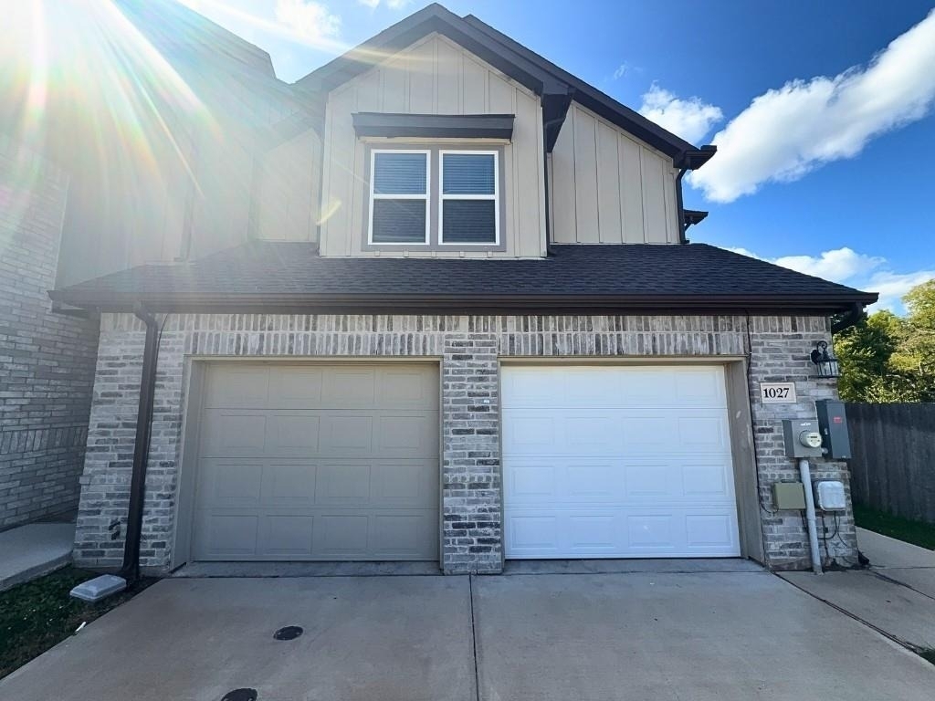 1027 Debby Court - Photo 0