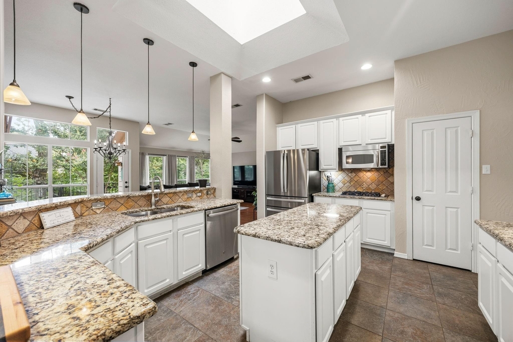221 Freedom Court - Photo 12