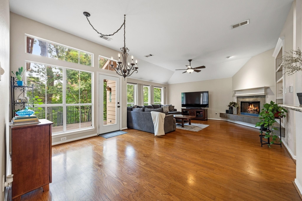 221 Freedom Court - Photo 9