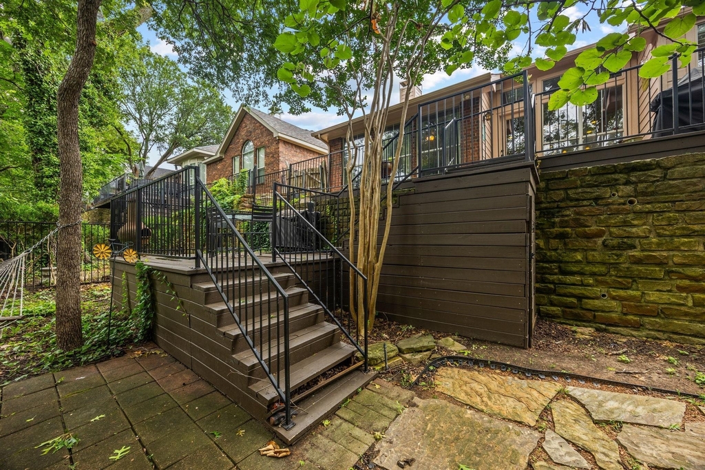 221 Freedom Court - Photo 23