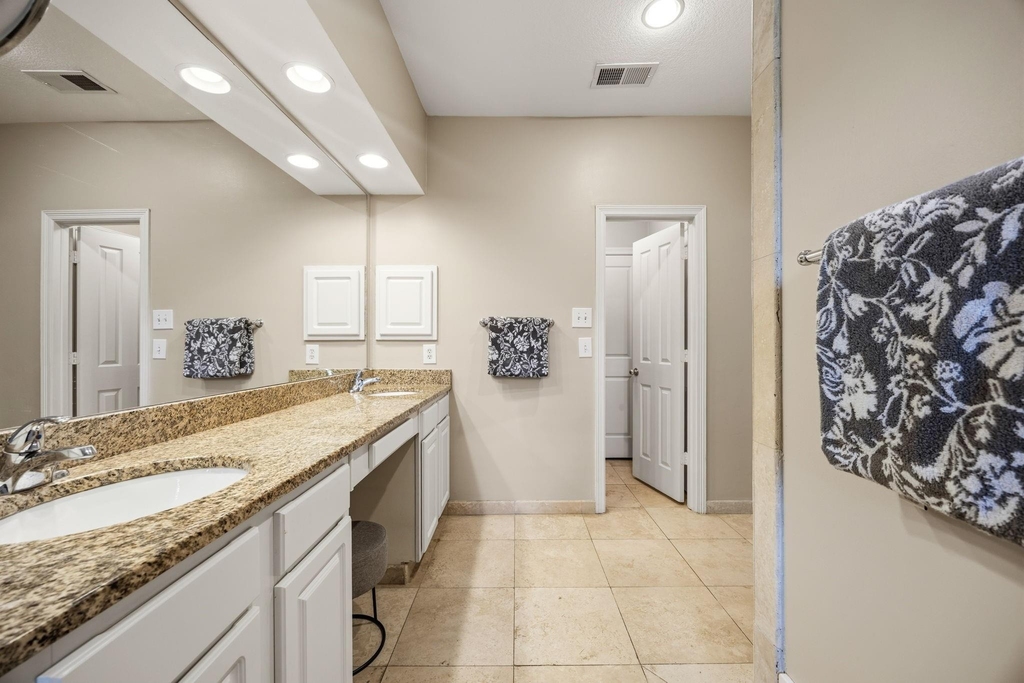 221 Freedom Court - Photo 15