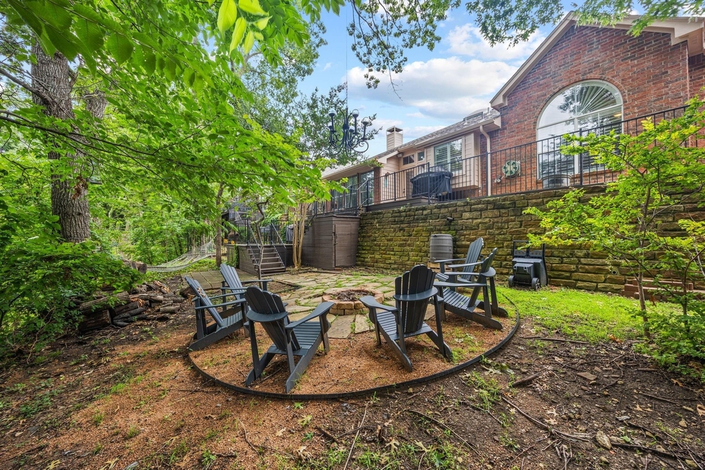 221 Freedom Court - Photo 24