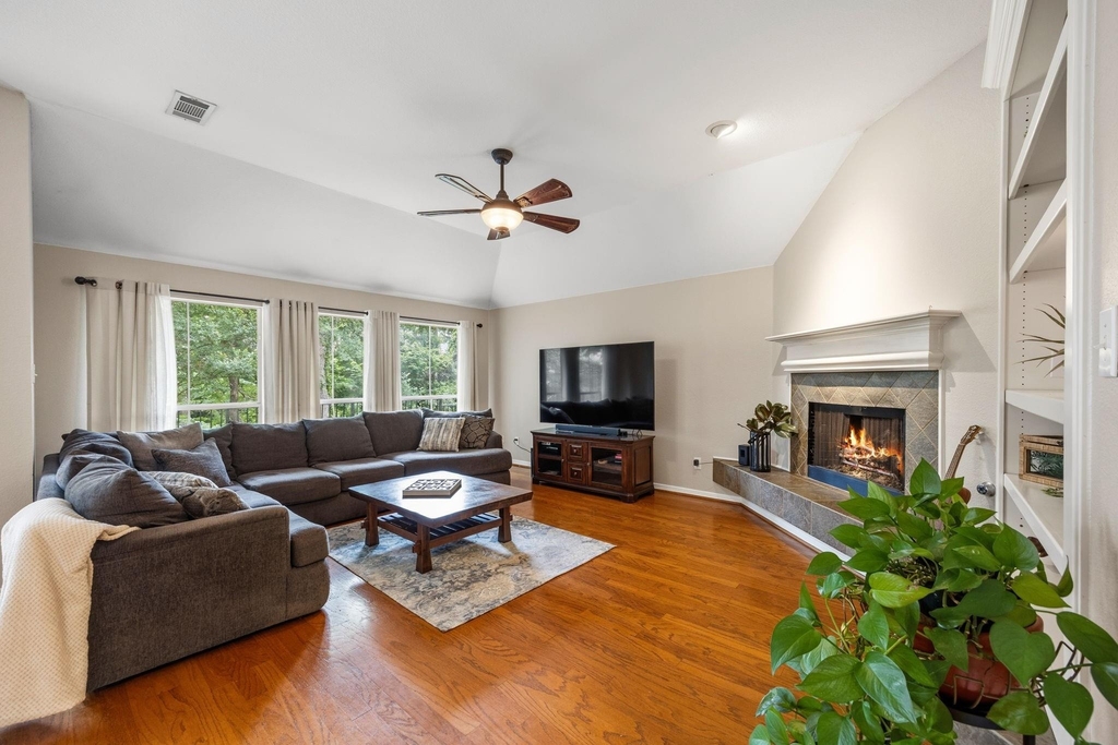 221 Freedom Court - Photo 6