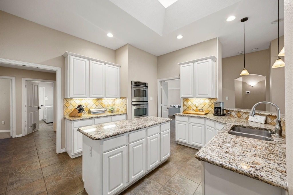 221 Freedom Court - Photo 10