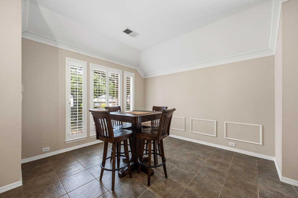 221 Freedom Court - Photo 4