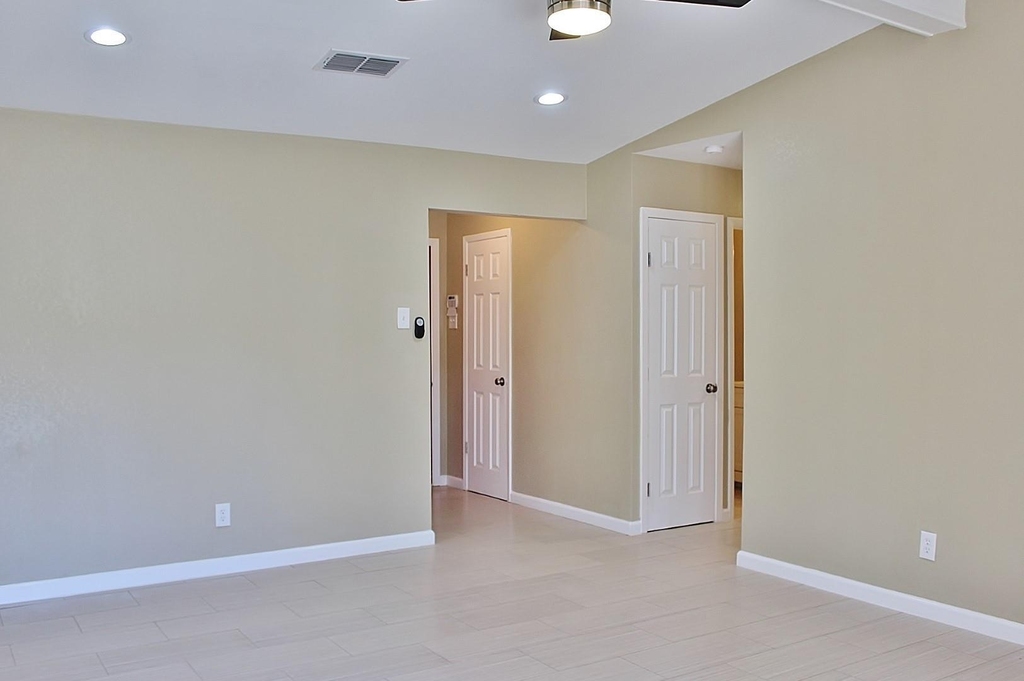 302 Linkwood Drive - Photo 4