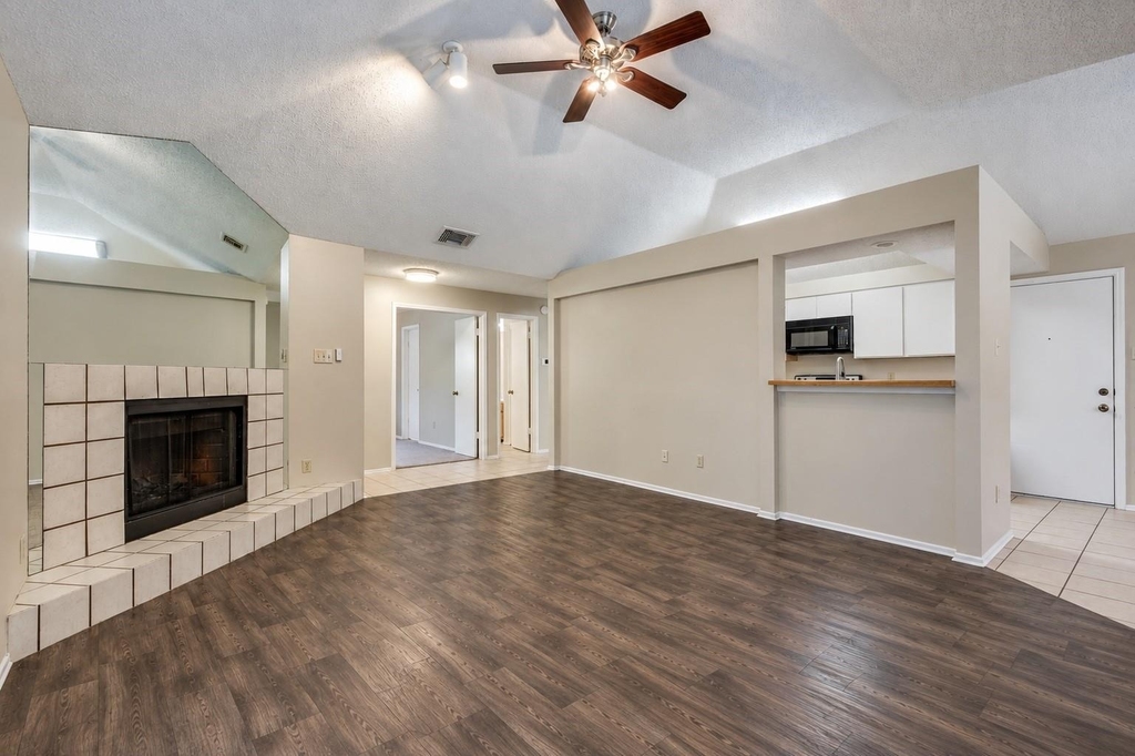525 Grace Lane - Photo 2