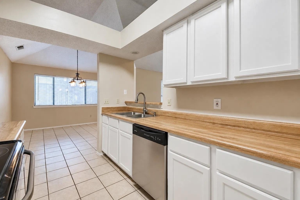 525 Grace Lane - Photo 5
