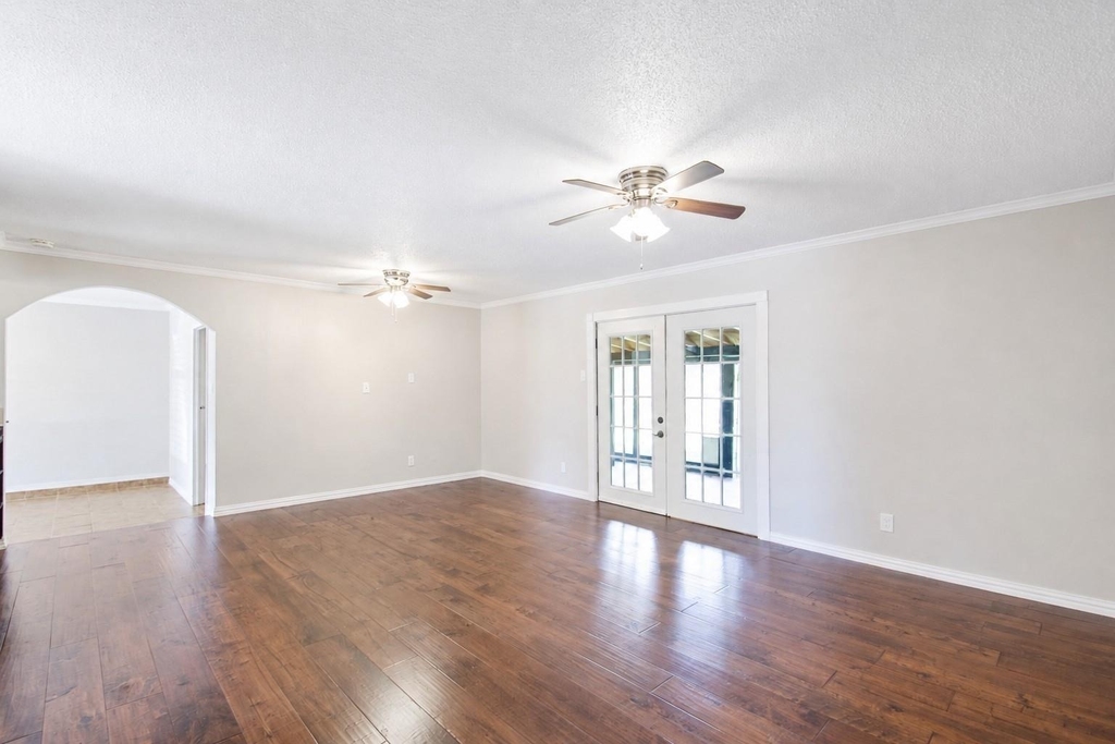 2708 N Avenue - Photo 4