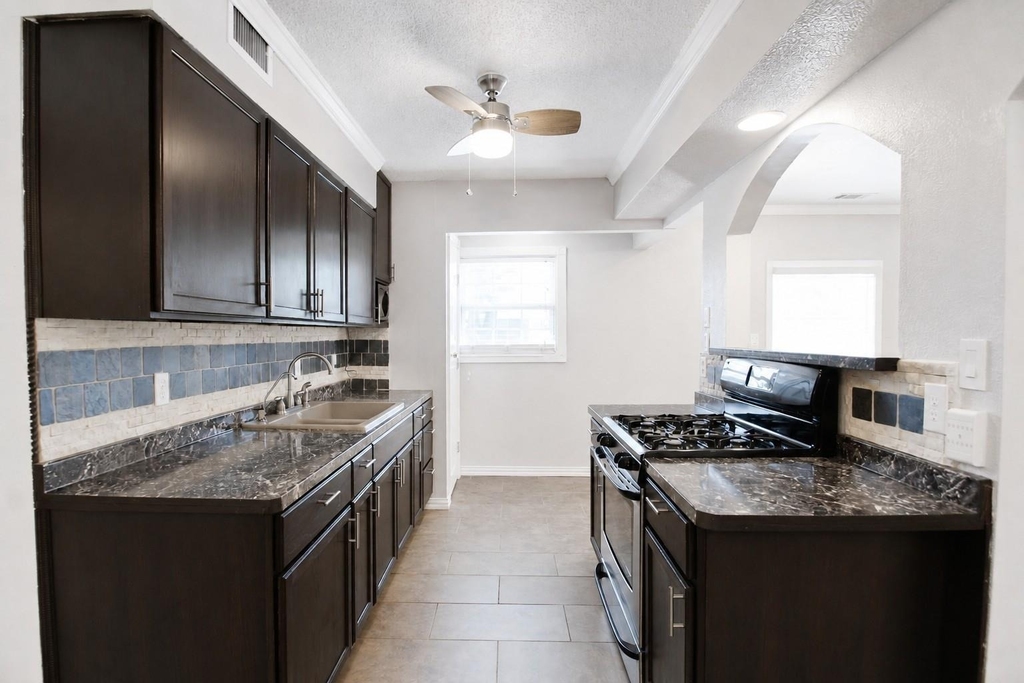 2708 N Avenue - Photo 11
