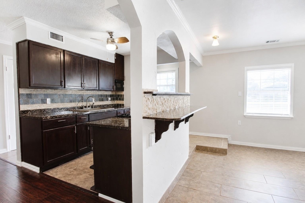 2708 N Avenue - Photo 8