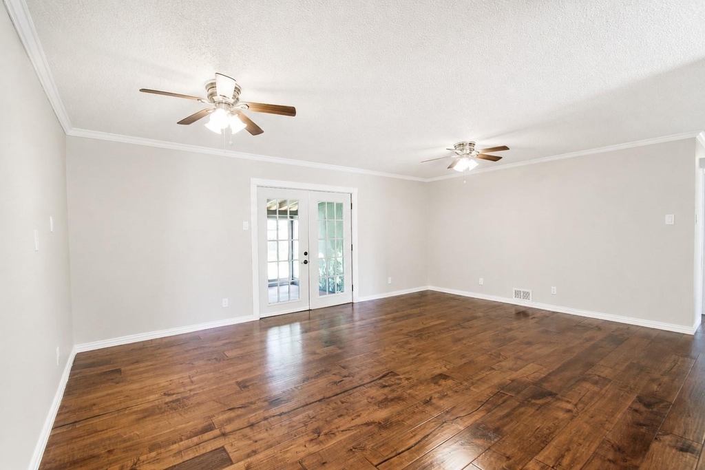 2708 N Avenue - Photo 5