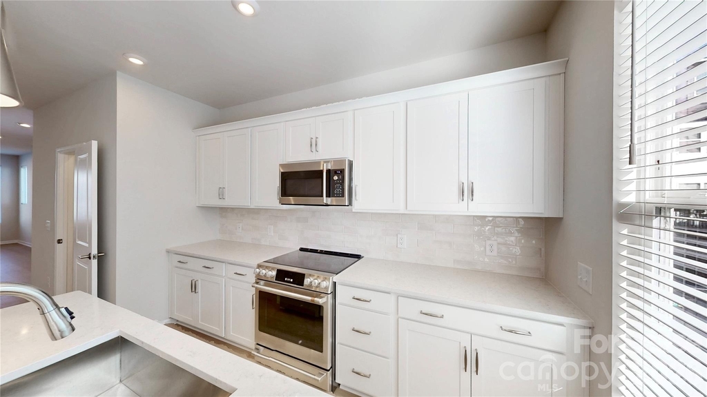 5525 Swaling Street - Photo 5
