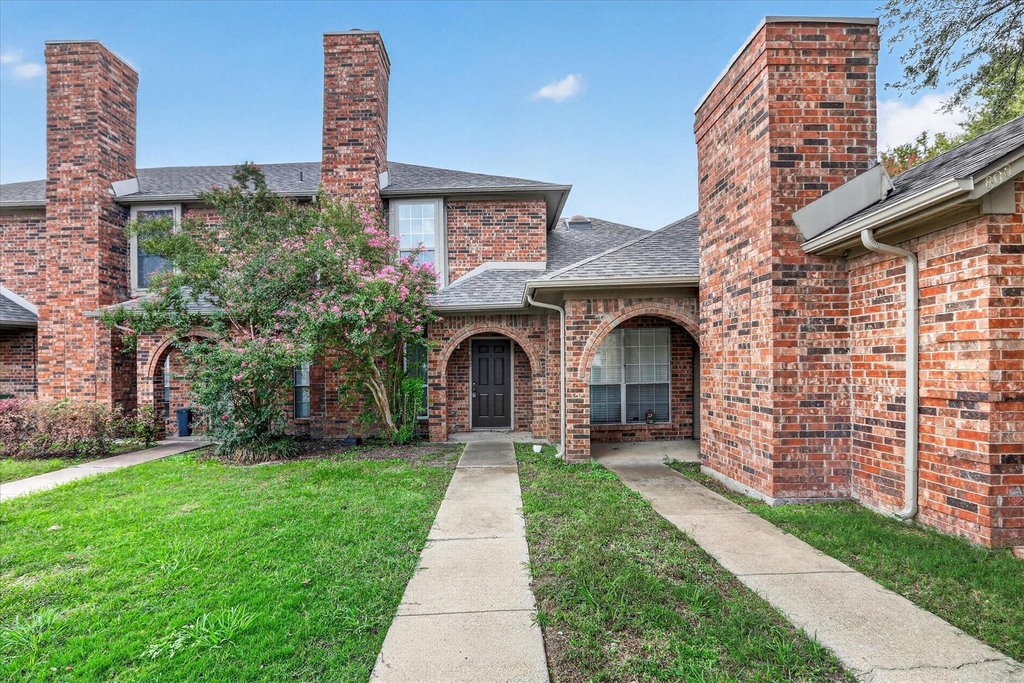 802 Custer Street - Photo 0