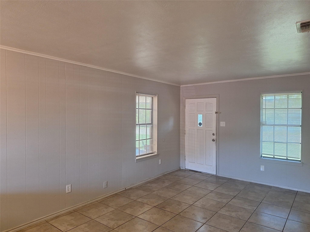 203 Thompson Street - Photo 2