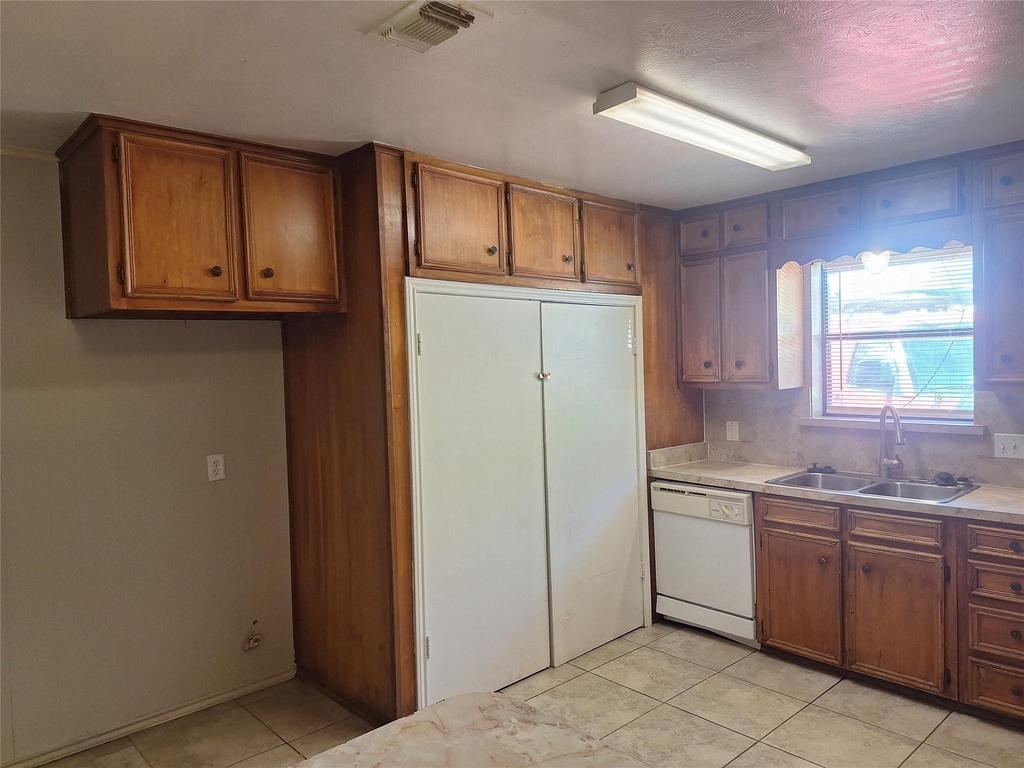 203 Thompson Street - Photo 4