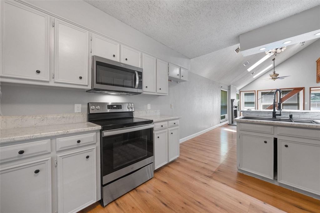 222 Gwendola Drive - Photo 5