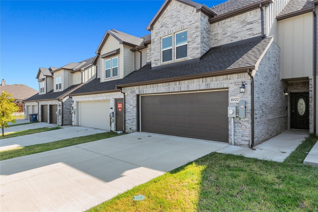 1022 Debby Court - Photo 0