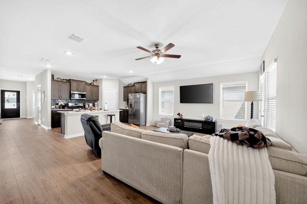 2020 Hearn Drive - Photo 2