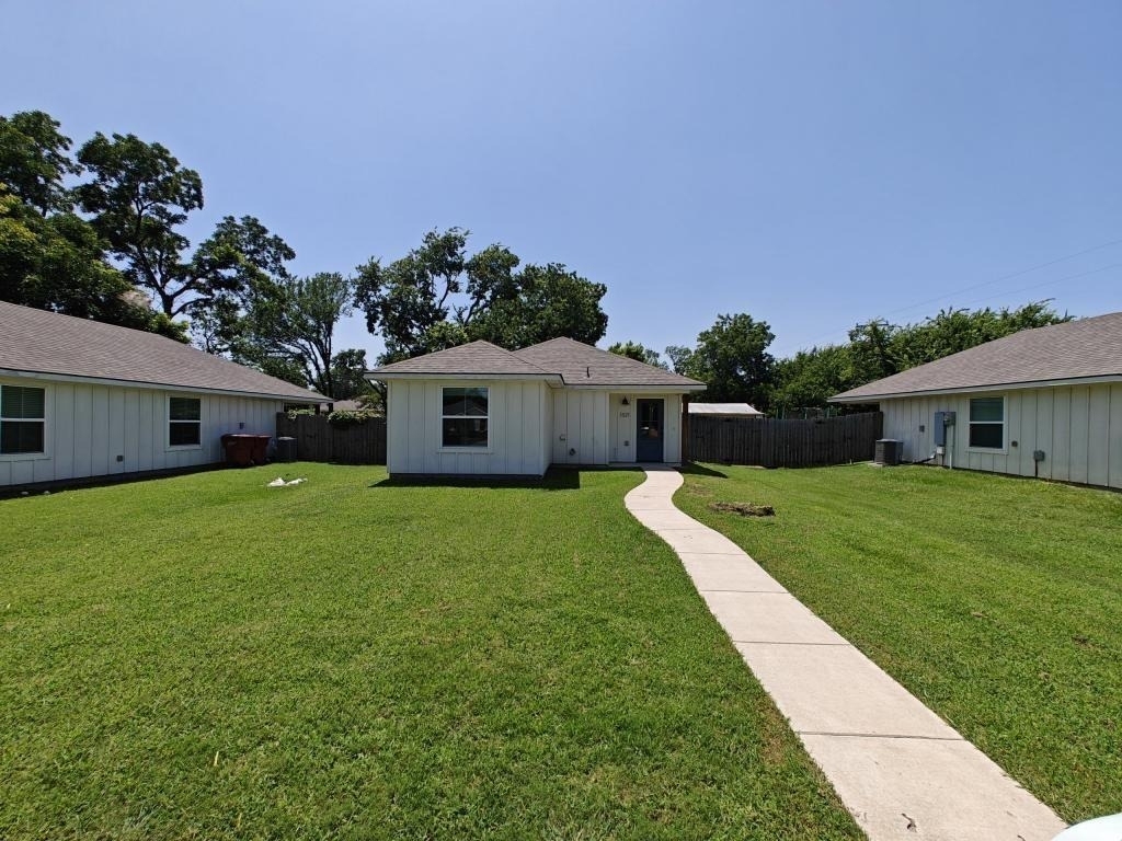 1321 Franklin Avenue - Photo 0