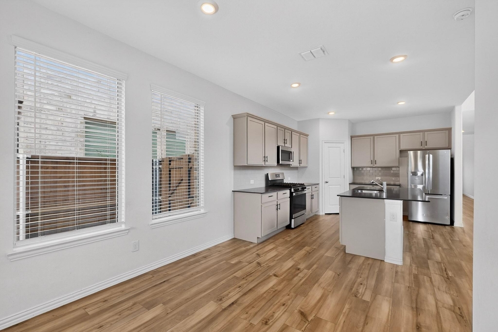 1309 Canuela Way - Photo 13