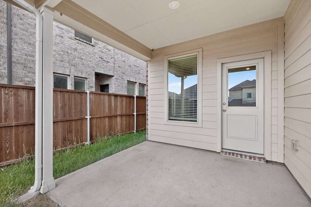 1309 Canuela Way - Photo 33