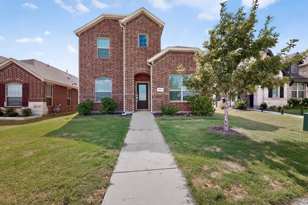 1309 Canuela Way - Photo 0