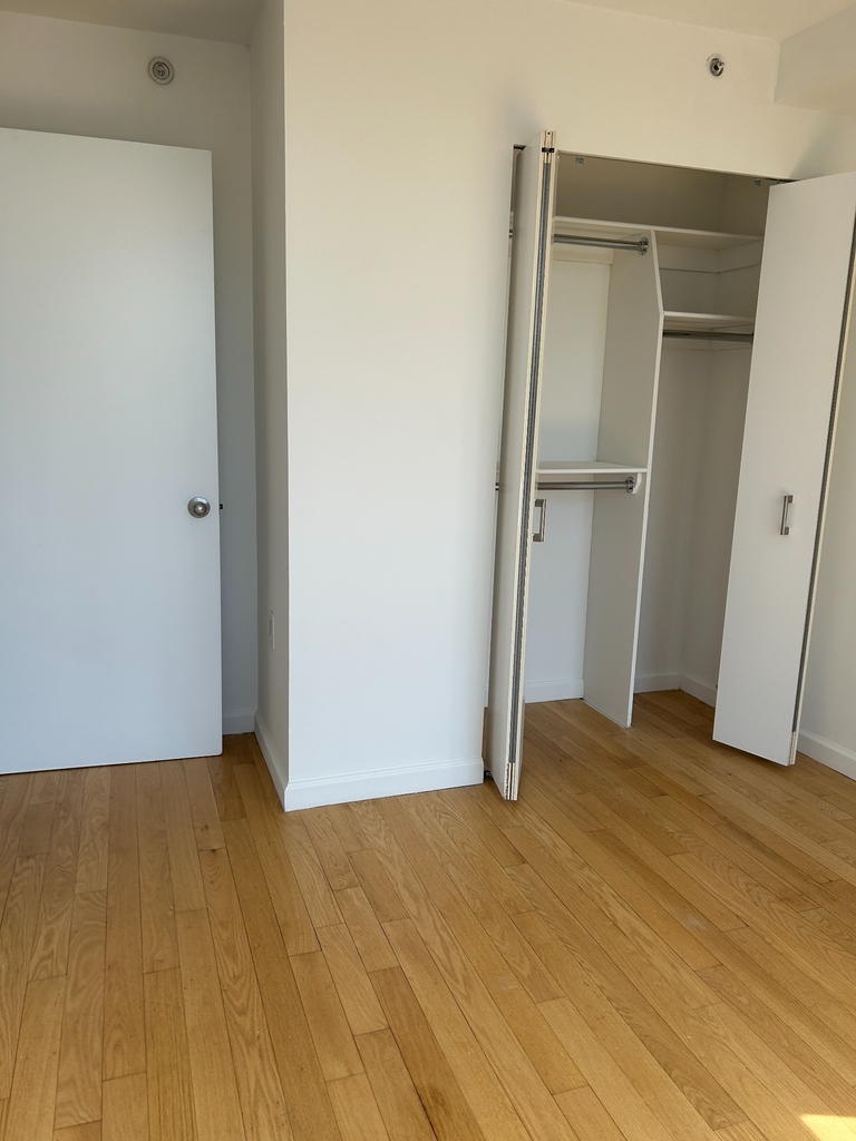 West 37th Street - Photo 17