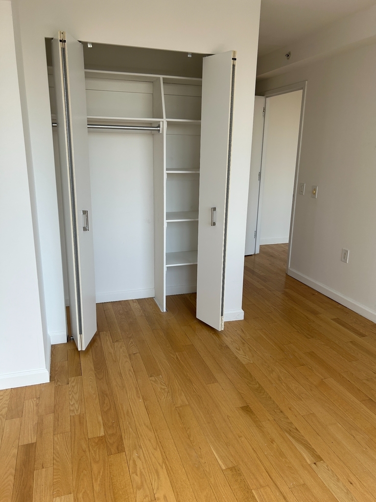 West 37th Street - Photo 11
