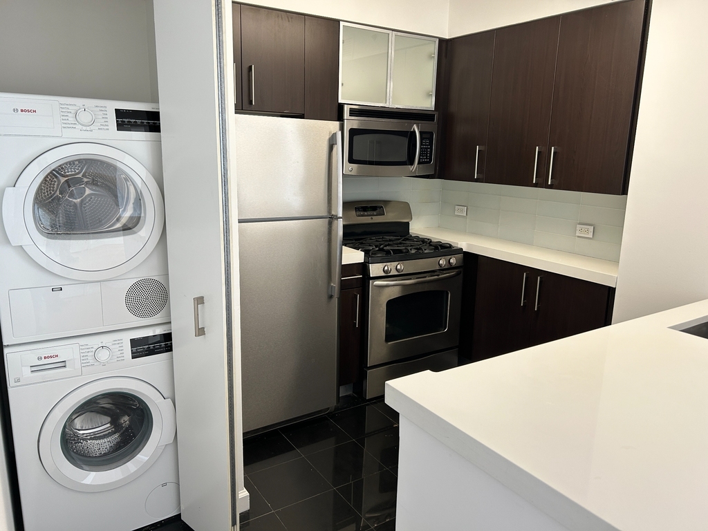 West 37th Street - Photo 4