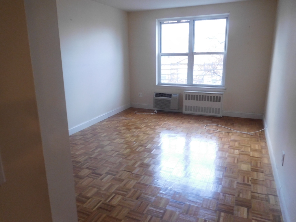 44-30 Douglaston Pkwy Douglaston NY 11363 - Photo 6