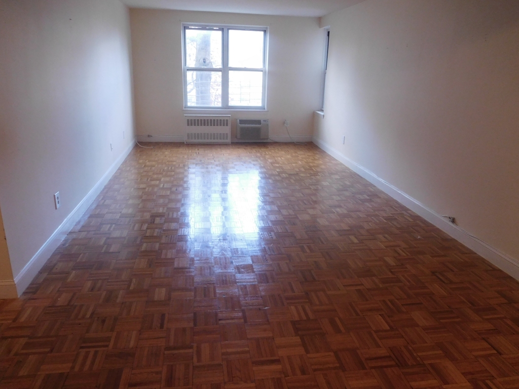 44-30 Douglaston Pkwy Douglaston NY 11363 - Photo 9