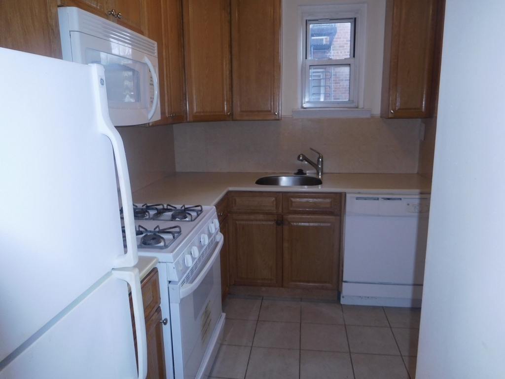 44-30 Douglaston Pkwy Douglaston NY 11363 - Photo 8
