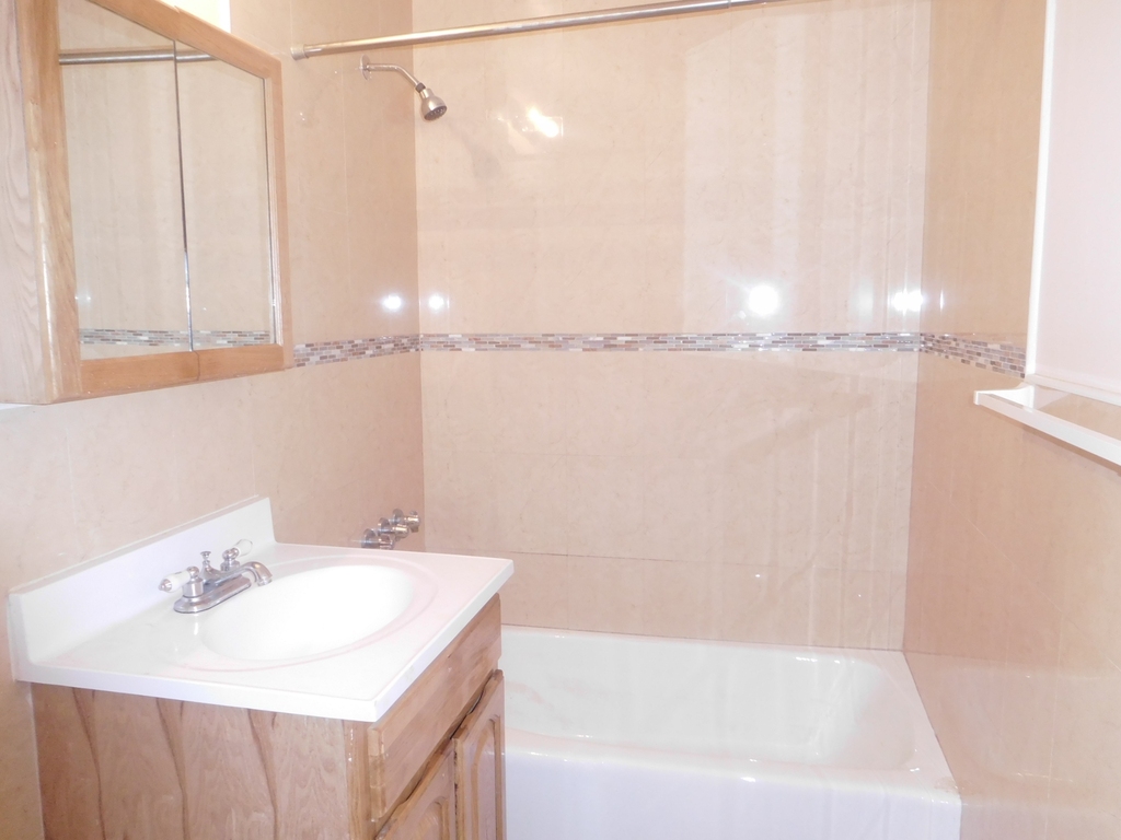 44-30 Douglaston Pkwy Douglaston NY 11363 - Photo 7
